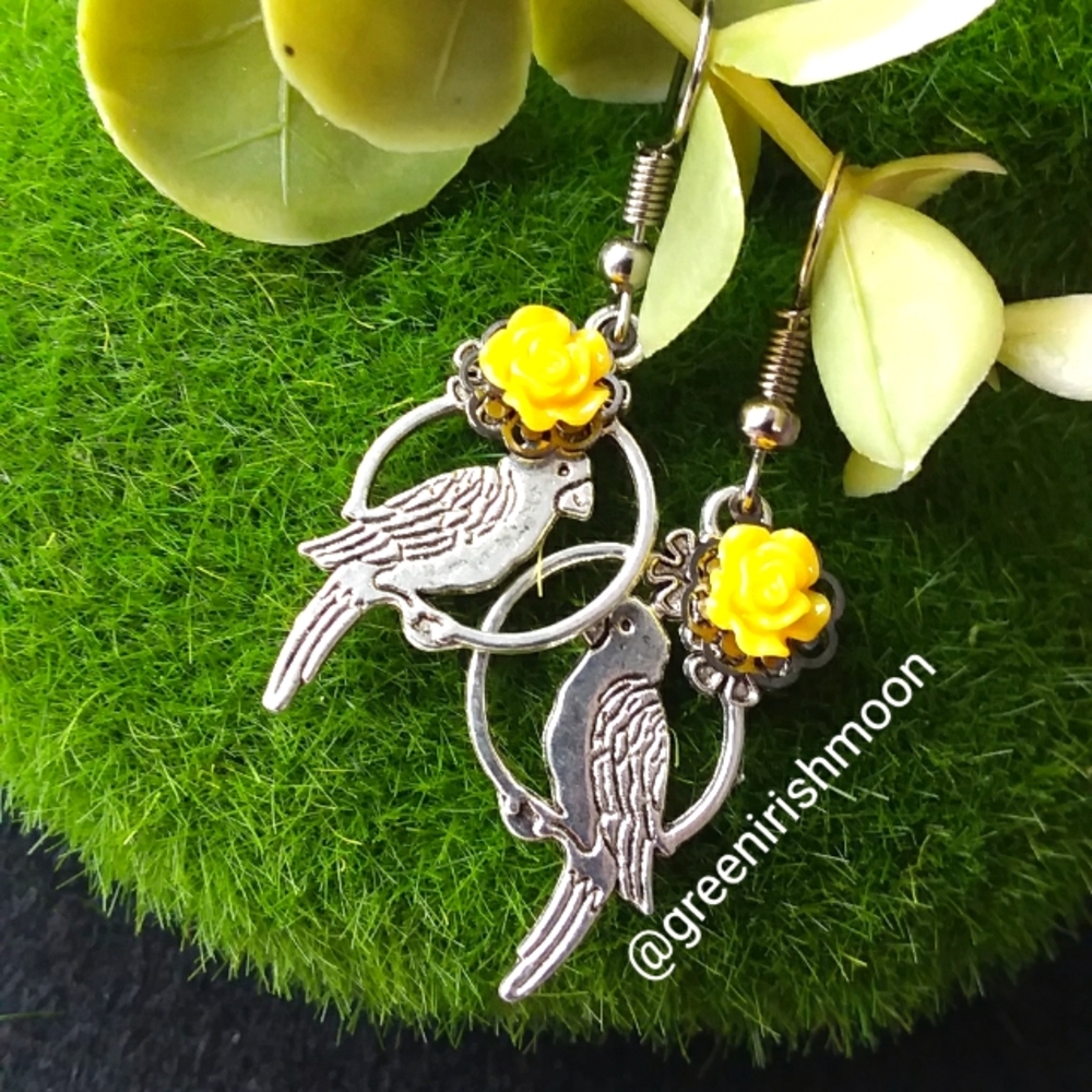 10/$25 Silver parrot bird tropical earrings